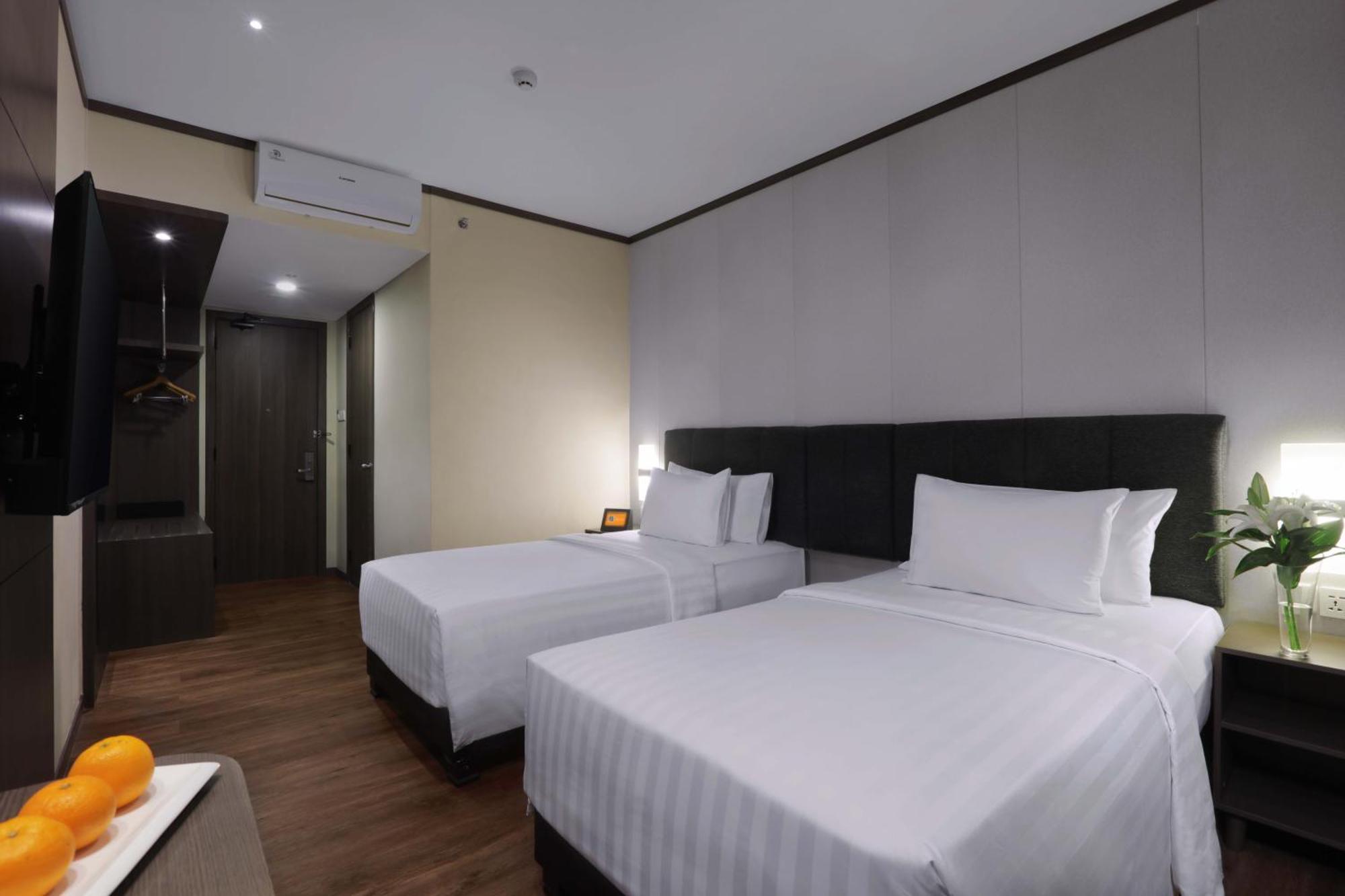 Готель Harper Premier Nagoya Batam Екстер'єр фото