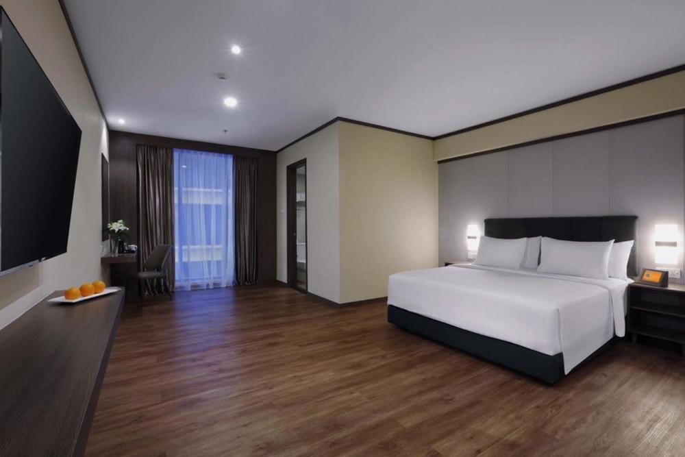 Готель Harper Premier Nagoya Batam Екстер'єр фото