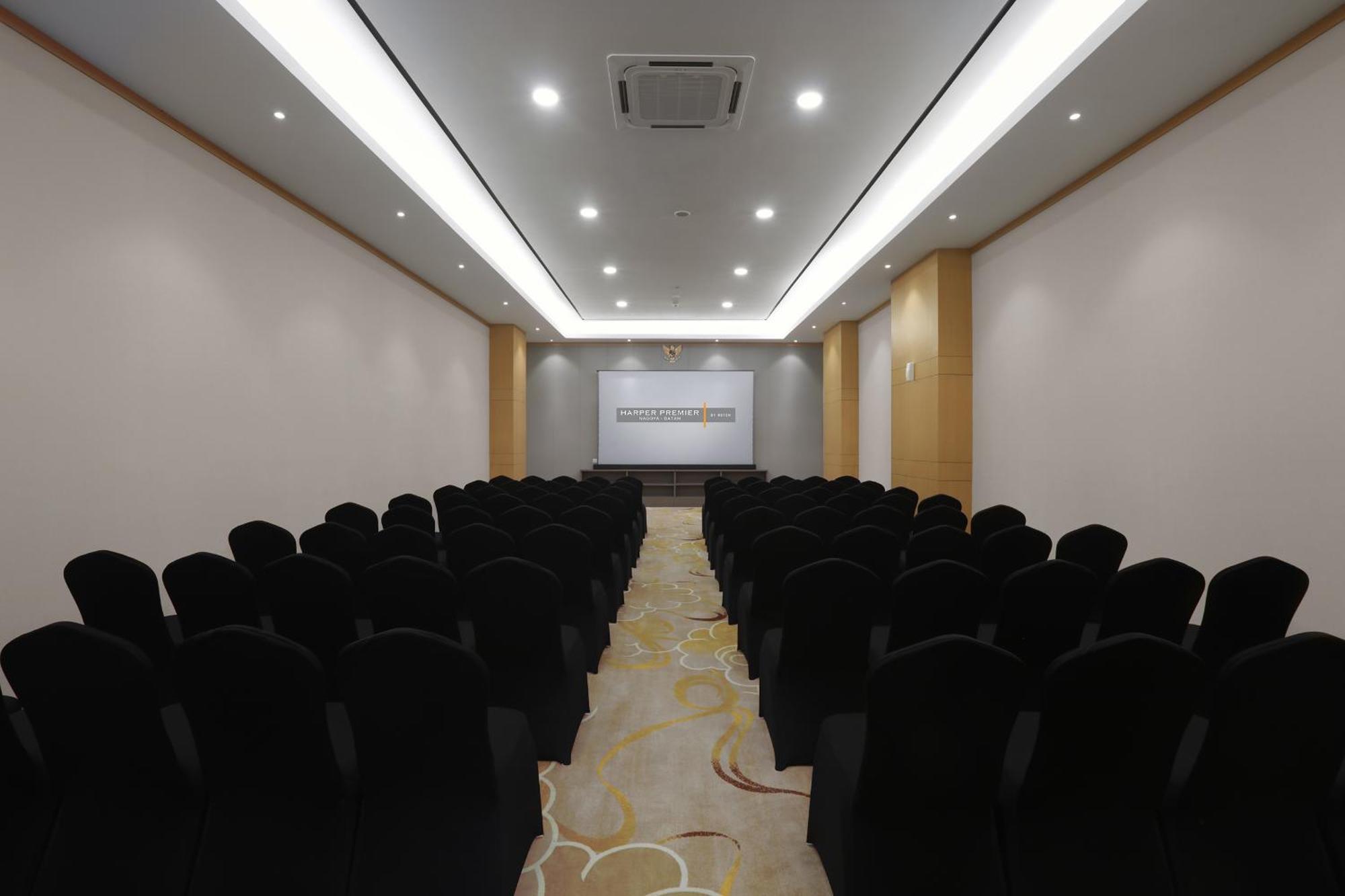 Готель Harper Premier Nagoya Batam Екстер'єр фото