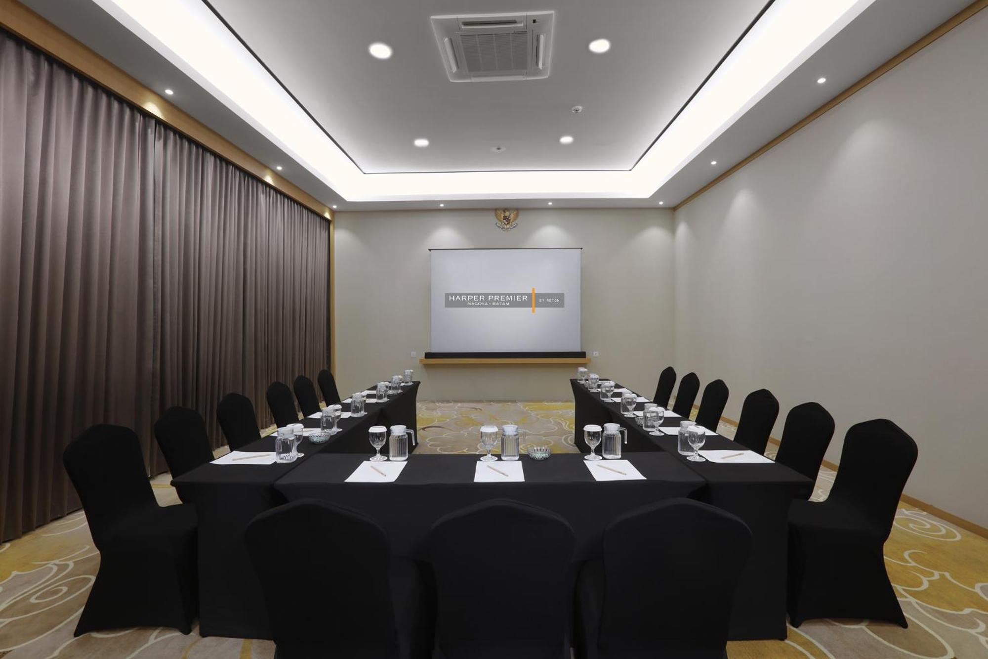 Готель Harper Premier Nagoya Batam Екстер'єр фото