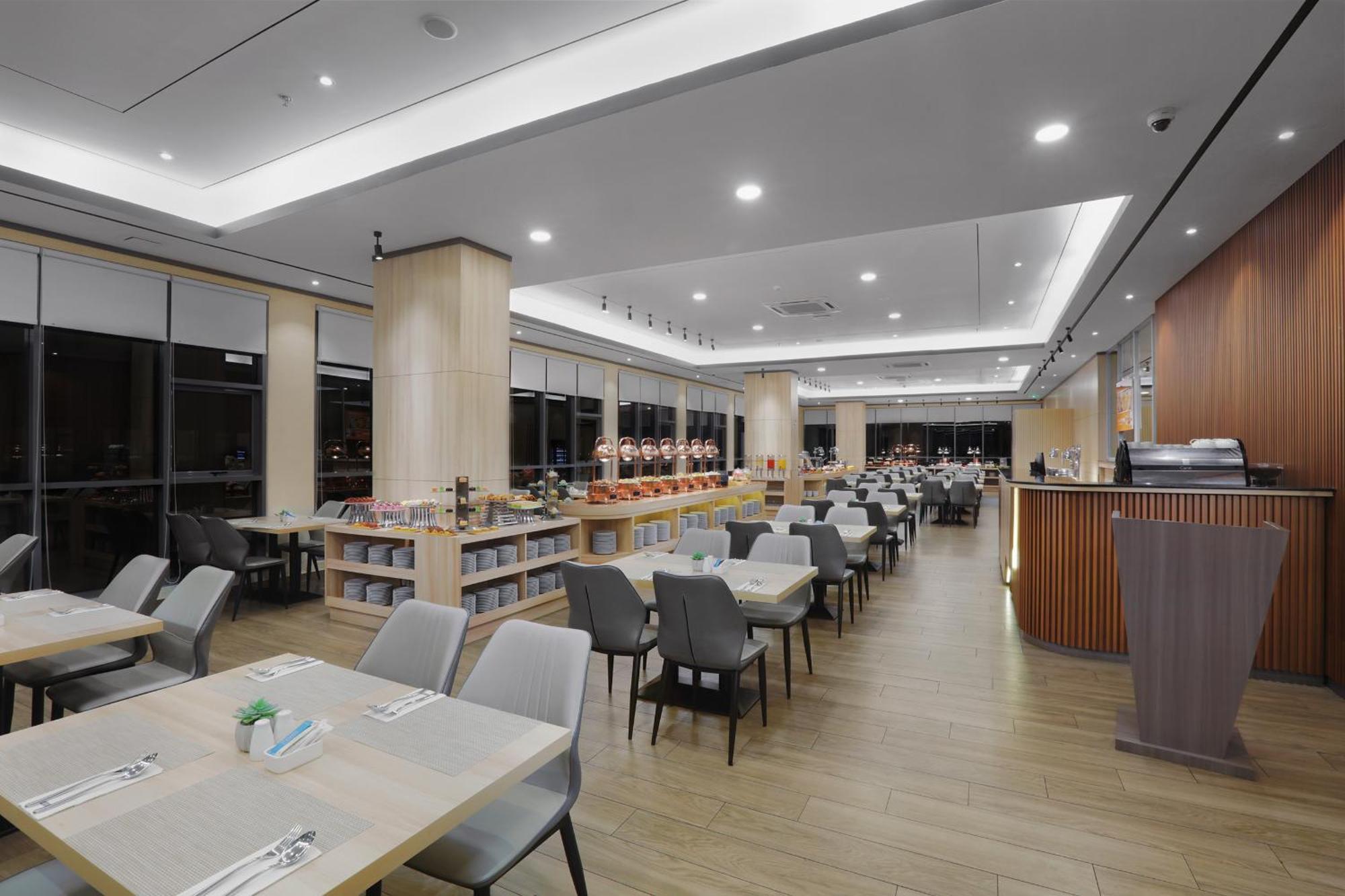 Готель Harper Premier Nagoya Batam Екстер'єр фото